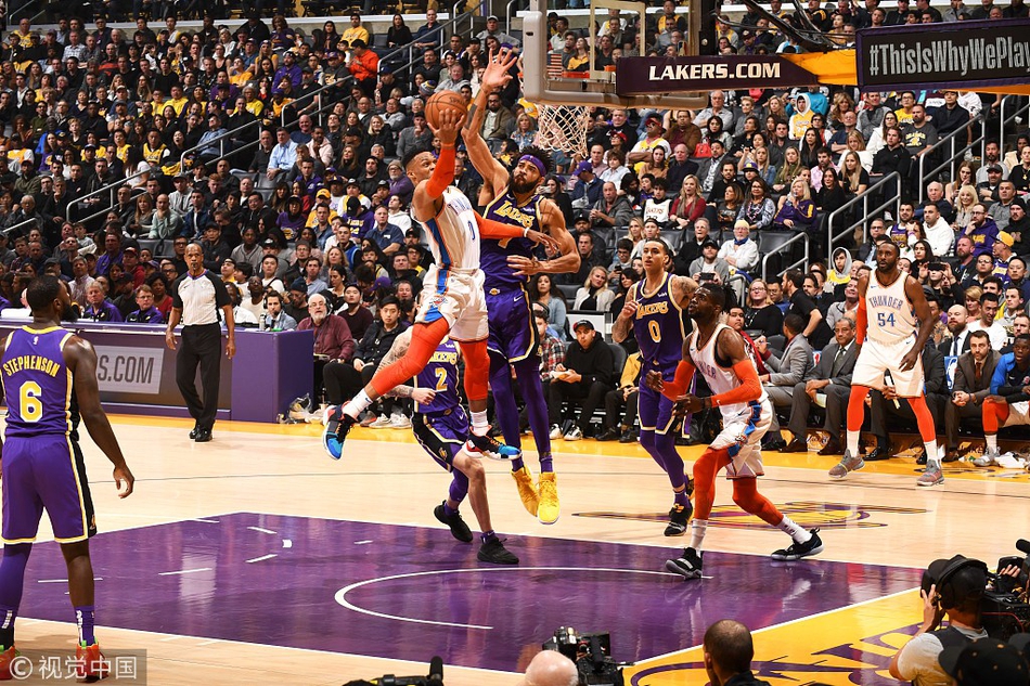 杰拿到三双 杰拿到三双