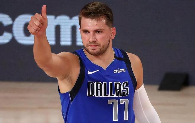 赛球员上场 赛球员上场